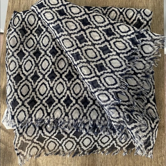 Thirty One Avenue Scarf “Navy Perfect Pendant” NIP - Picture 4 of 7